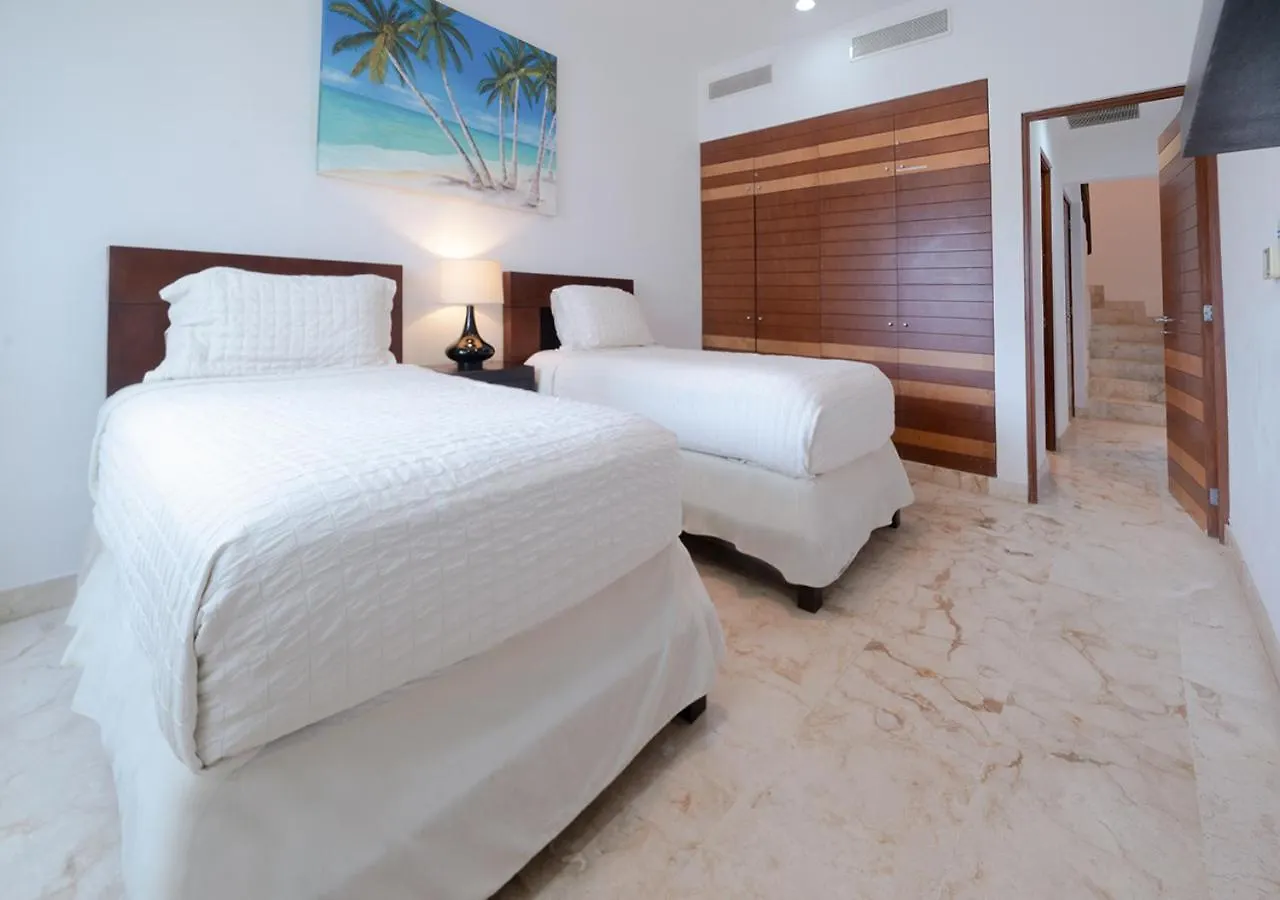 Beachfront Penthouse With 3 Bedrooms & Ocean View - Las Nubes Playa del Carmen Holiday home