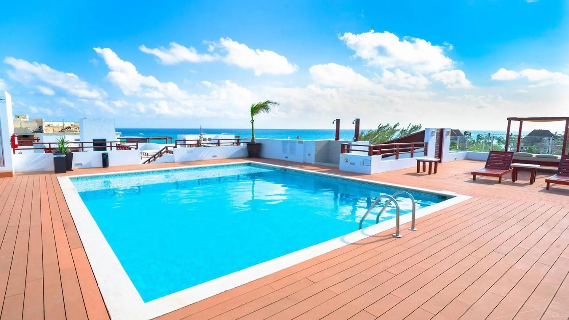 Beachfront Penthouse With 3 Bedrooms & Ocean View - Las Nubes Playa del Carmen 0*,