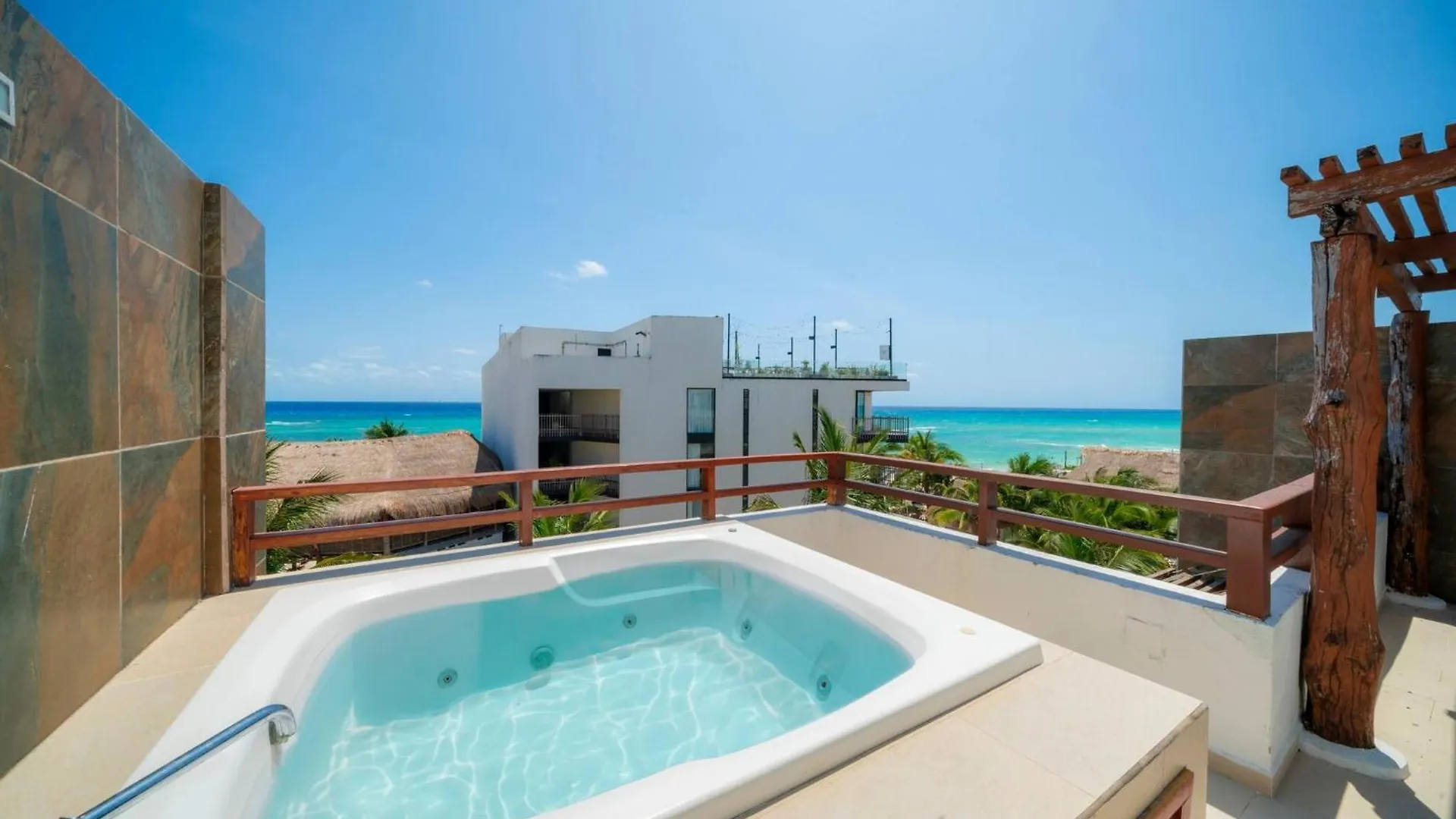 Beachfront Penthouse With 3 Bedrooms & Ocean View - Las Nubes Playa del Carmen
