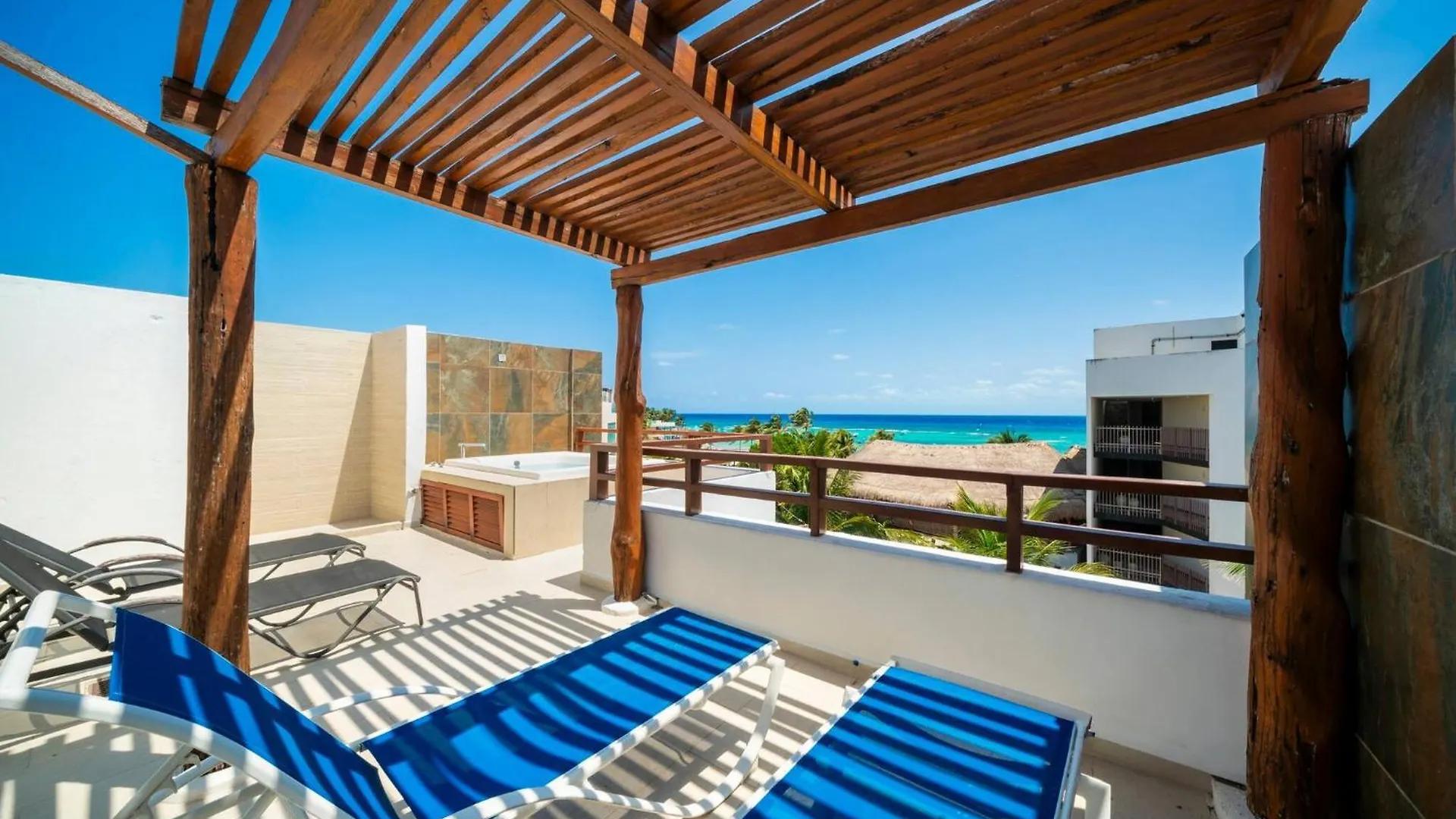 Beachfront Penthouse With 3 Bedrooms & Ocean View - Las Nubes Playa del Carmen
